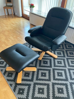 Lænestol, tekstillæder, Nichols, 1/2 år gammel lænestol med skammel
Nypris 3200 ( se bilka.dk) - mod