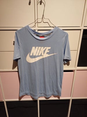 T-shirt, Nike, str. 36, Blå, Polyester og modal, God men brugt, Super flot lyseblå t-shirt fra Nike 