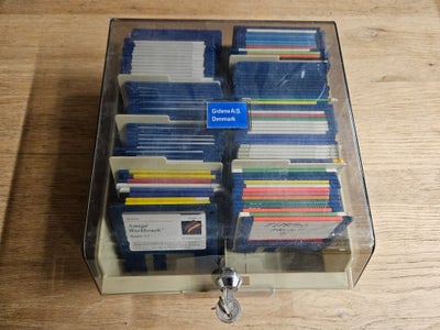 Andet, Anden konsol, Disketteboks #2 fyldt med 3.5" disketter, 


Disketteboks 2#5 med 3.5" diskette