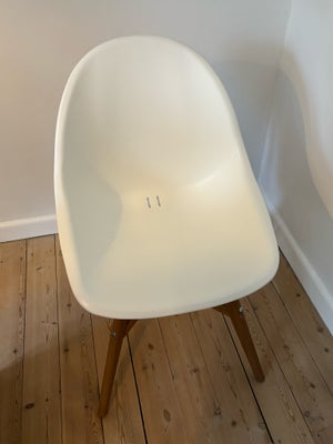 Spisebordsstol, IKEA, Fine hvide stole fra IKEA. 

3 ud af 4 stole er næsten som nye og skal blot ef