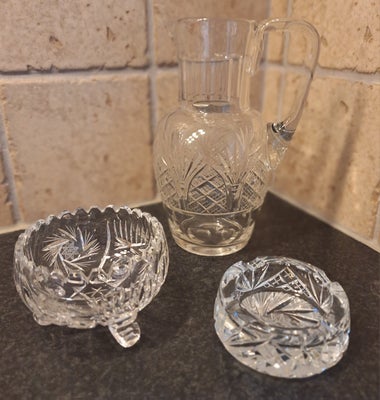 Glas, Krystal ting med indspilninger, Ukendt, Mål 
Vase: 22 cm høj 
Sukkerskål 10 cm i diameter og e