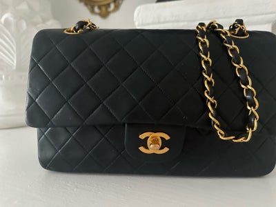 Skuldertaske, Chanel, kalveskind, Chanel 2.55 taske sælges. Tasken er i blødt kalveskind med 18 kara