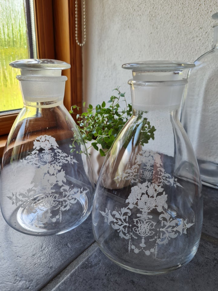 Glas karafler, glas flasker med glasprop