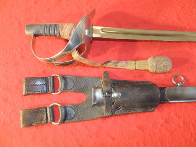 Militær, SABEL FOR LIVGARDE-OFFICER M. 1852 M/BÆRESTYKKE, Dette er en sabel model 1852 for en livgar