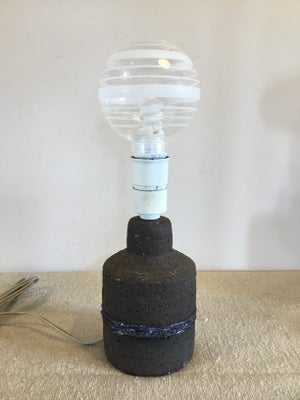 Anden bordlampe, Retro keramik Bordlampe 

Hentes i Åbyen (9850) eller sendes for købers regning
Se 