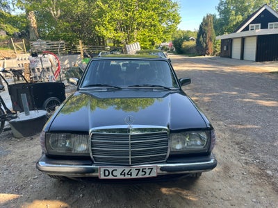 Mercedes 300, 3,0 D, Diesel, aut. 1982, km 265000, sort, nysynet, 5-dørs, st. car., Mercedes 123T fr