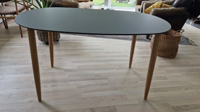 Spisebord, b: 80 l: 128, Rigtig fint Spisebord i mat grøn med ben af træ.
B 80 L 128 og højde 74 cm.