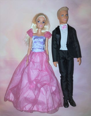 Barbie, Smukke Barbie & Ken galladukker, De er i brugt ren stand :)

Begge 2 sammen for 100kr.

Tjek