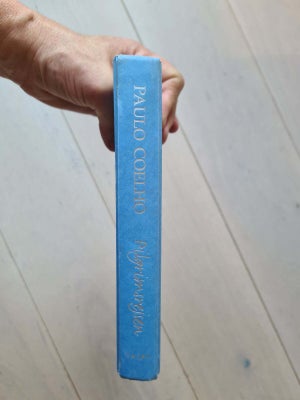 Pilgrimsrejsen, Paulo Coelho, genre: roman, God stand. (Se billeder)

Fra røgfrit hjem.