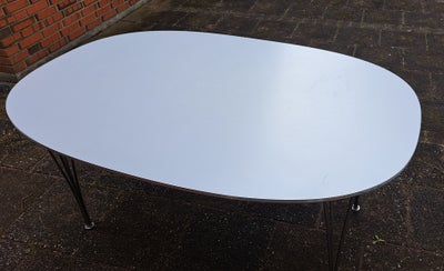 Spisebord, Piet Hein Superelipse, b: 100 l: 150, Bordet har en højde på 72 cm. Der ses en ridse i bo