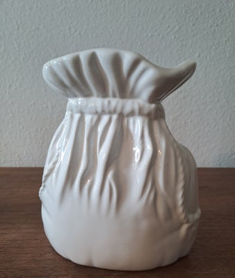Keramik, Vase, Alcobaca, Alcobaca vase
Hvid vase fra 90erne, 17 cm. 
Købt i Esmaralda Struer. 
Lille