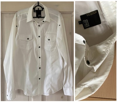 Skjorte, Jack&Jones, str. M,  /L,  Næsten som ny, Hvid skjorte - med trykknapper og skrift langs ven