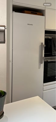Andet køleskab, Miele K28202DWS, 399 liter, b: 600 d: 675 h: 1850, energiklasse E, 3 år gammelt, fun