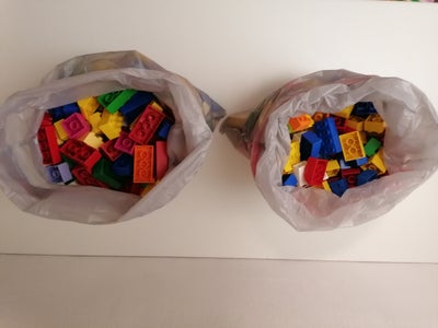 Lego Duplo, 350.- for begge Poser
Duplo Blandede Basic Klodser i forskellige størrelser
