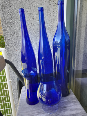 Glas, 5 stk. blå glas flasker, vase og cognac glas, Blåt glas, Samling på 5 stk. blå glas ting sælge