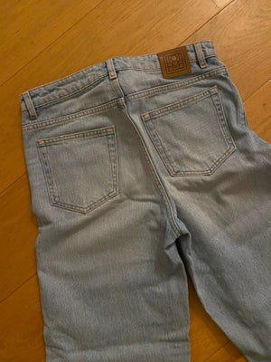 Jeans, Toteme, str. 27,  Blå,  Jeans,  Næsten som ny, Toteme flair jeans. Cropped længde. 
Str 27/32