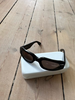 Solbriller unisex, Han Kjøbenhavn, HK Dash solbrille
Håndlavet stel
8mm italiensk bio-acetat
Skræmme