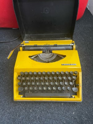 Skrivemaskine, TIPPA skrivemaskine i gul
Trænger til en klud

200 kr afhentet i 2750