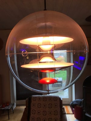 Verner Panton, VP Globe, loftslampe, Den ikoniske og smukke Verner Panton “VP Globe 40” loftslampe (