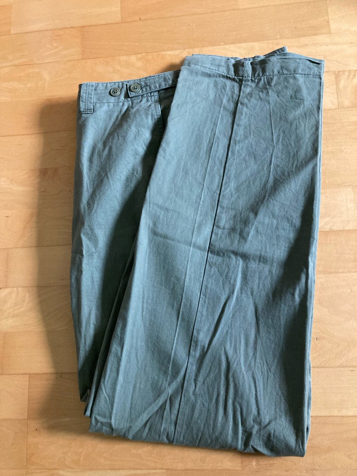 Chinos, Banana Republic, str. 32