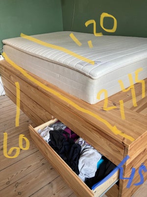Sengebund, Flot indbygget seng med 9 skuffer og masse opbevaring i rum under madras (plads til min. 