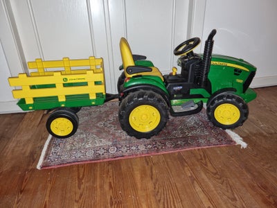 Traktor, Elektrisk traktor  12V, John Deere, Ground Force  med vogn.

To hastigheder  +  bakgear.

D