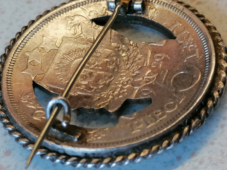 Andet smykke, Sølv broche - mønt, Letland 1929