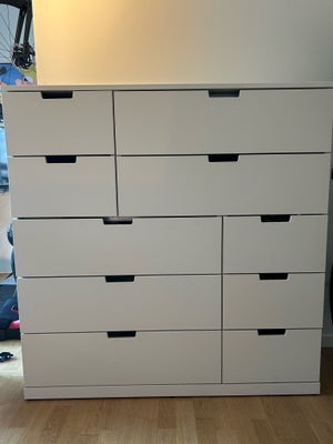 Kommode, laminat, b: 120 d: 47 h: 122, Ikea kommode, model Nordli.
Modulopbygget m. 10 skuffer.

Sku