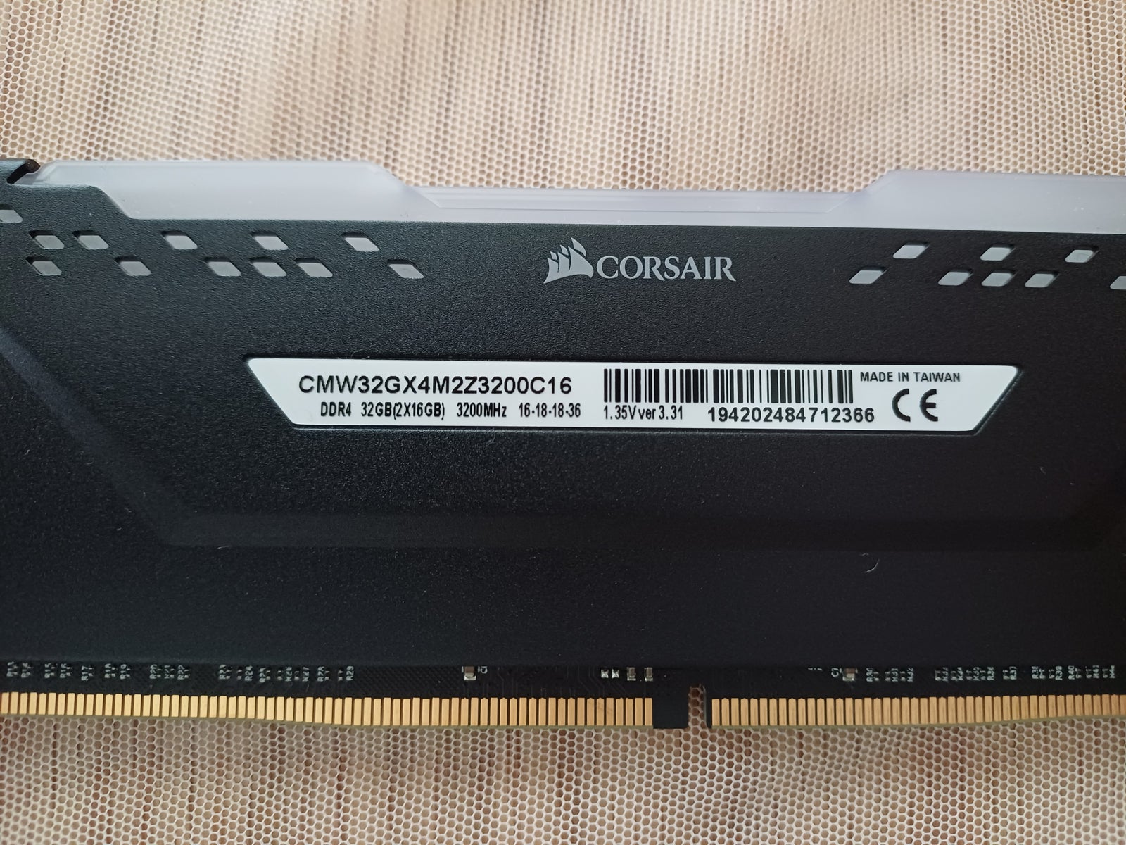 Corsair, 32, DDR4 SDRAM