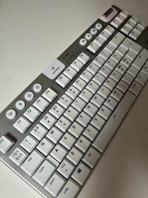 Tastatur, trådløs, Logitech, G915 TKL, Perfekt, Logitech G915 TKL Linear switches i hvid.

Næsten ik
