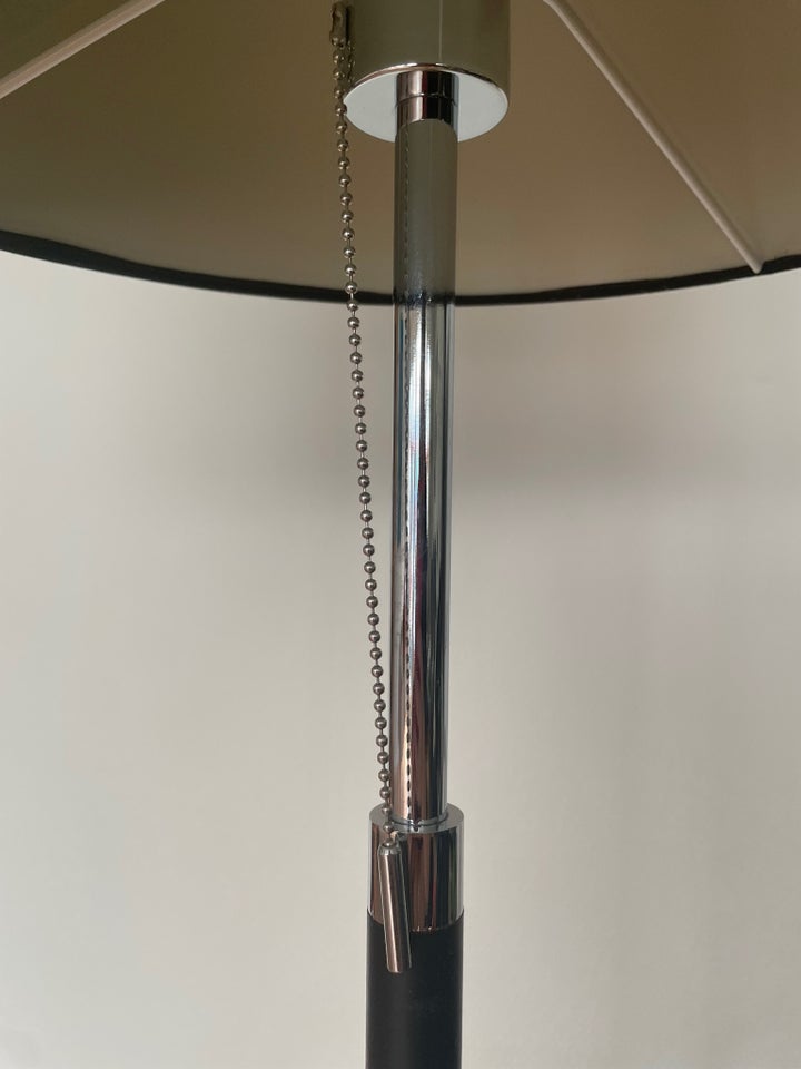 Gulvlampe, Design by Frandsen