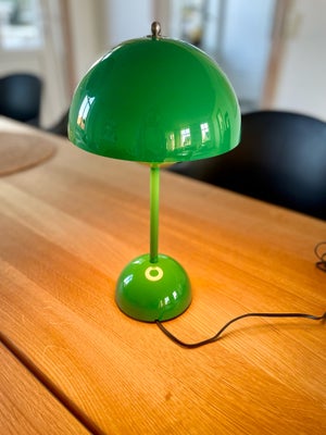 Anden bordlampe, Verner Panton Vp9, Verner Panton Vp9 bordlampe sælges
Farve: Signal Green 
Fremstår