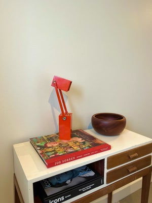 Skrivebordslampe, Lampetit, Smuk orange Lampetit med 2 lysstyrker. Fremstår i flot stand! Og med ori