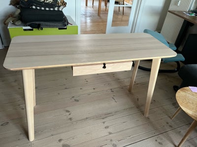 Skrivebord, IKEA, b: 188 h: 74, Ikea skrivebord til salg!
Næsten ingen tegn på brug, i meget god sta