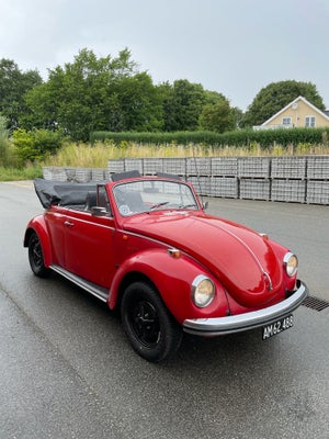 VW 1302, 1,3 LS Cabriolet, Benzin, 1971, rød, 2-dørs, Pladsen i garagen er sluppet op, derfor må jeg