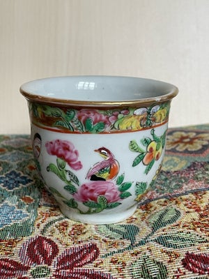 Kinesisk keramik, Smukke hånddrsignede, Et sæt Guangcai tesæt