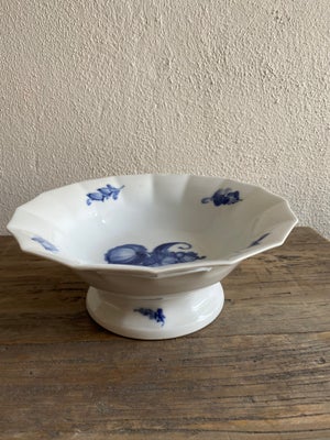 Porcelæn, Skål på fod , Royal copenhagen blå blomst, Nummer 8530