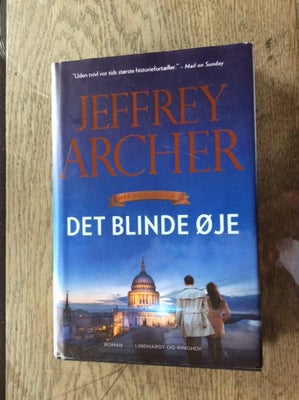 DET BLINDE ØJE, JEFFREY ARCHER, genre: roman, EN MEGET VELHOLDT BOG I HARDBACK OG MED SMUDSOMSLAG.
J
