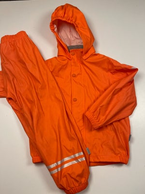 Regntøj, Regntøj, Mikk-Line, str. 110, Flot coralfarvet regntøj. Ser lidt orangers på billedet , det