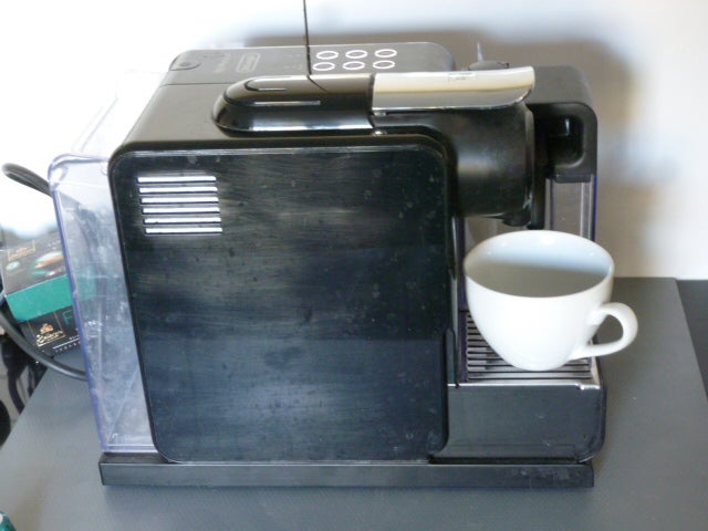 Sort Espressomaskine / Kaffemaskine, DeLonghi Nespresso