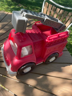 Brandbil, Ukendt, Fin legetøjsbrandbil brugt meget lidt. Den er lidt støvet men næsten som ny. 

Se 
