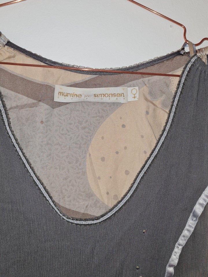 Top, Munthe Simonsen, str. 42