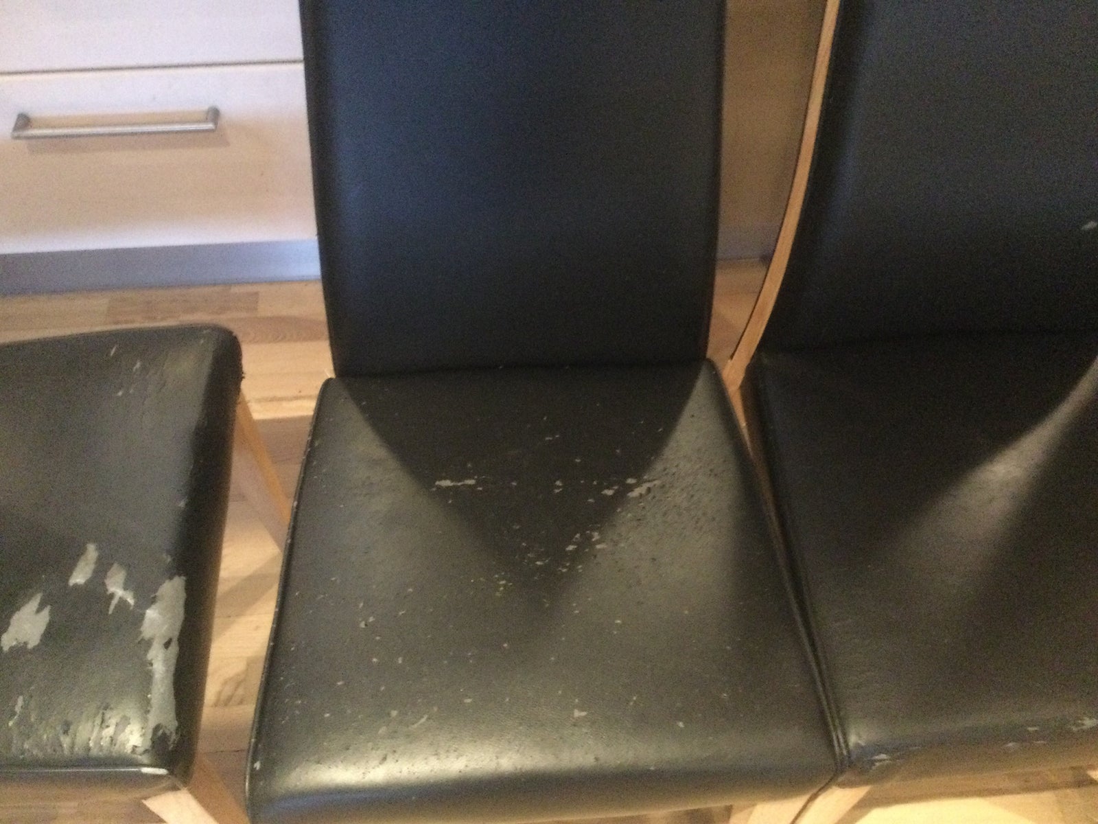 Spisebordsstol, Sæbebehandlet bøg med kunst læder på ryg