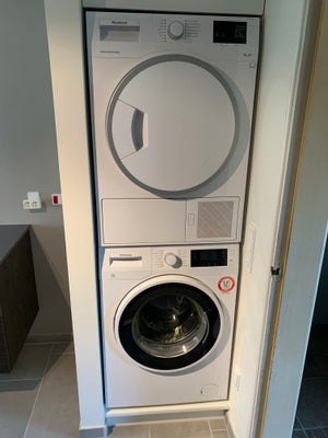 Blomberg vaskemaskine, vaske/tørremaskine, energiklasse A++, Blomberg vaskesøjle sælges.
6 år gammel