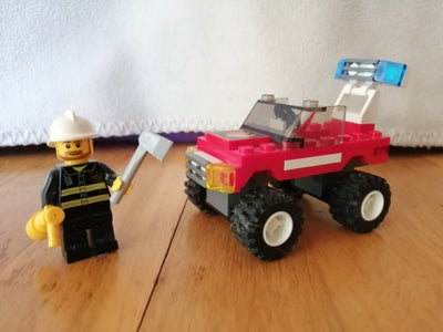 Lego City, 7241 Fire Car, Brandbil.

Komplet med alle klodser og samlevejledning.
Kun samlet 1 gang.