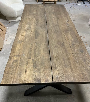 Spisebord, RESERVERET
Sælger dette fine plankebord med metalben. Der fremgår pletter på bordet, men 