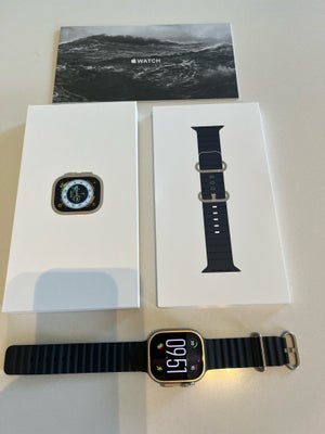 Smartwatch, Apple, Apple Watch Ultra 49 mm titanium case med midnight ocean urrem. 

Fejler absolut 