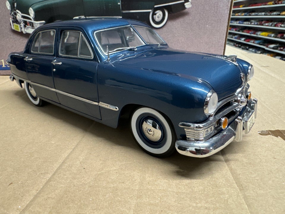 Modelbil, Ford Custom 4-door Sedan 1950 1/18, skala 1:18