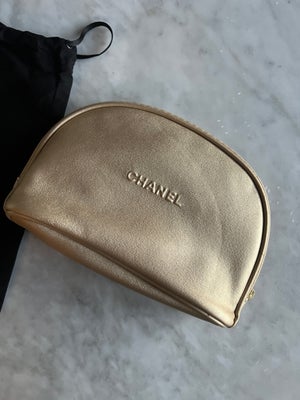 Pung, Chanel, andet materiale, Så smuk kosmetik pung fra Chanel sælges. Den er en del af Chanels vip