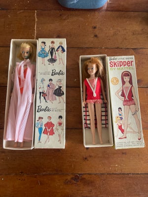 Barbie, Mattel, Her er et par rigtigt gamle Barbie dukker! Skipper og Barbie. 
Barbie har noget blåt